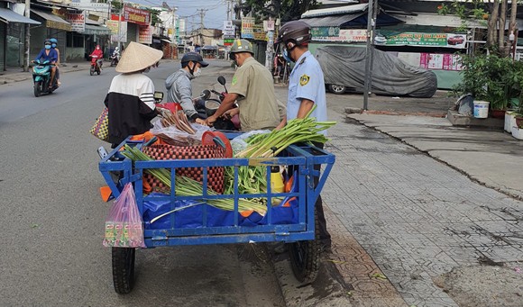 Quận Bình Tân phạt 52,5 triệu đồng các trường hợp không đeo khẩu trang, tụ tập nơi công cộng ảnh 2
