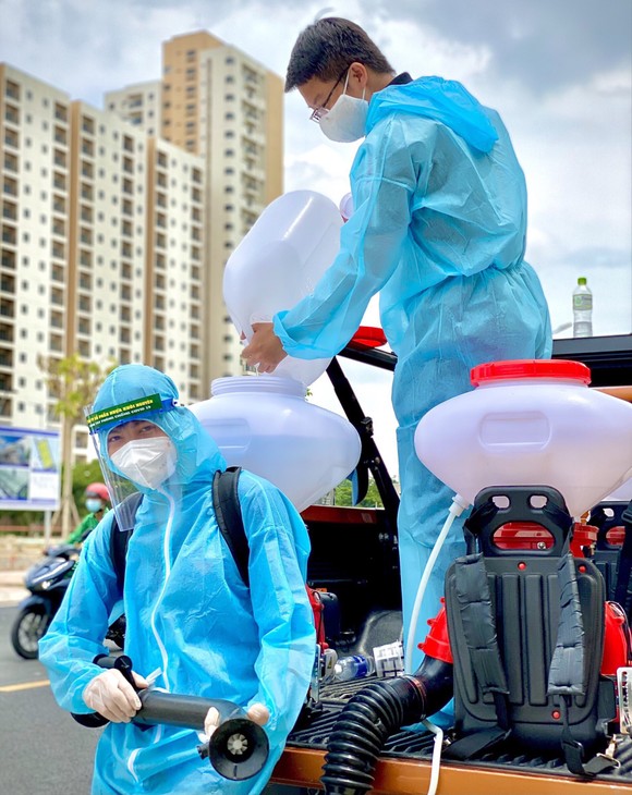 Hơn 1.000 lượt tình nguyện viên tham gia “biệt đội” khử khuẩn khu cách ly, phong tỏa ảnh 4
