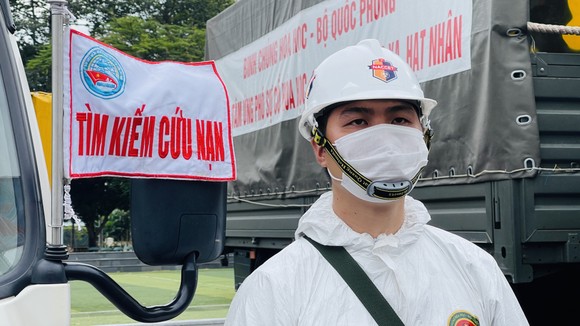 Gần 2.000 cán bộ chiến sĩ tham gia phun thuốc khử khuẩn trên toàn TPHCM ảnh 8