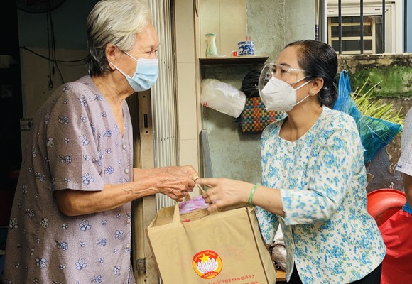 Chủ tịch HĐND TPHCM Nguyễn Thị Lệ: Các địa phương giãn cách triệt để, không để lây lan mới ảnh 1