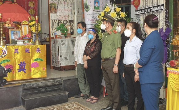 Tiễn đưa Đại úy Phan Tấn Tài về đất mẹ ảnh 2