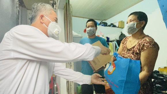 Phó Chủ tịch UBND TPHCM Ngô Minh Châu: TPHCM không để bà con thiếu ăn, thiếu mặc do dịch Covid-19 ảnh 2