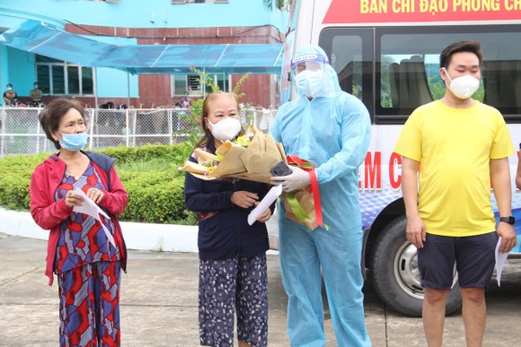 Bệnh viện dã chiến Bình Chánh số 1 điều trị thành công nhiều F0 đặc biệt nặng ảnh 2