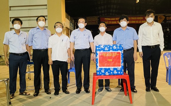 Không để dịch vụ nào ''ăn theo'' khi mở lại điểm tập kết, trung chuyển hàng hóa tại chợ đầu mối Bình Điền ảnh 5