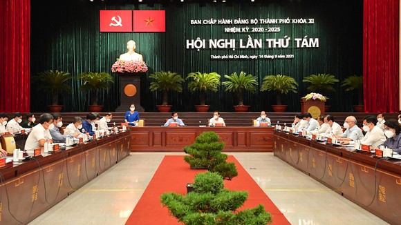 Hội nghị Thành ủy TPHCM lần 8: Bàn giải pháp chống dịch và khôi phục kinh tế ảnh 1