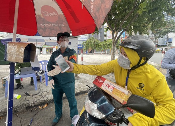 Công an TPHCM phát hiện hơn 17.000 người ra đường không lý do chính đáng ảnh 1