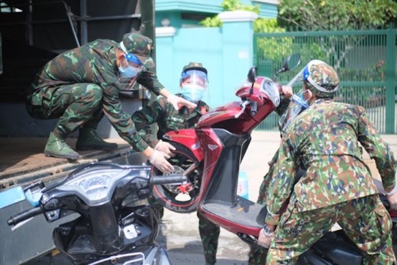 Bộ Tư lệnh TPHCM cung cấp đường dây nóng hỗ trợ đưa người dân về quê ảnh 1