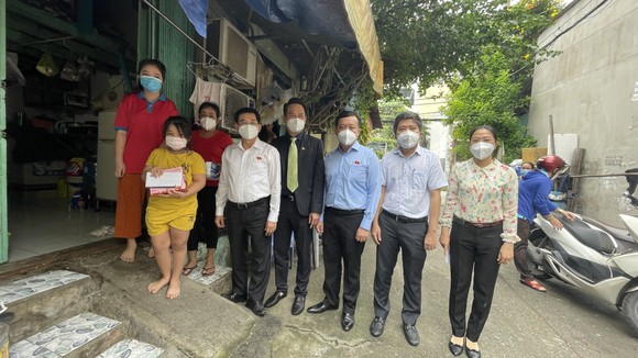 Doanh nghiệp trao 58 suất học bổng cho trẻ mồ côi vì dịch Covid-19 ảnh 2