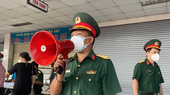 Bộ Tư lệnh TPHCM phối hợp đưa gần 500 người dân về các tỉnh miền Tây ảnh 3