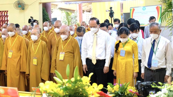 Ghi nhận đóng góp của tăng ni, phật tử quận 8 trong phòng chống dịch Covid-19 ảnh 1