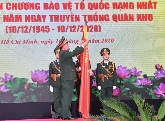 Quân khu 7 đón nhận Huân chương bảo vệ Tổ quốc hạng Nhất ảnh 2