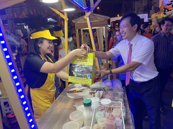 Ra mắt Phố đi bộ đêm quận 10 ảnh 2