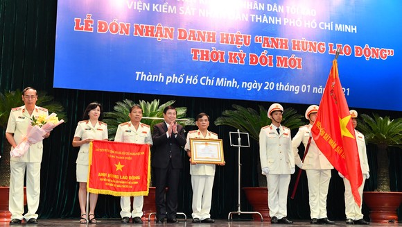 Viện KSND TPHCM nhận danh hiệu Anh hùng Lao động thời kỳ đổi mới ảnh 3