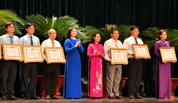 Công tác thi đua cần hướng về ''khu vực mạng xã hội'' để lan tỏa thông tin tích cực ảnh 1
