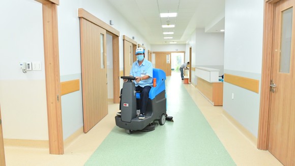 Bí thư Thành ủy TPHCM Nguyễn Văn Nên thăm Bệnh viện Hồi sức Covid-19 ảnh 7