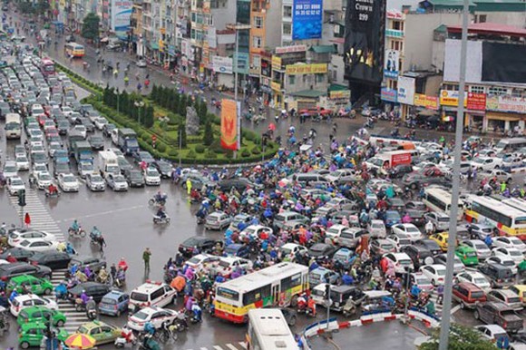 Tháng 7, HĐND TP Hà Nội quyết lộ trình cấm phương tiện cá nhân ảnh 1