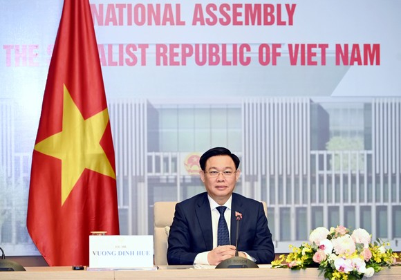Chủ tịch Quốc hội Vương Đình Huệ hội đàm với Chủ tịch Nhân đại Trung Quốc Lật Chiến Thư ảnh 1