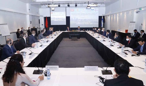 Chủ tịch Quốc hội Vương Đình Huệ dự Tọa đàm doanh nghiệp Việt Nam - Phần Lan ảnh 1