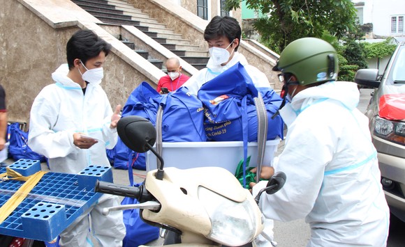 Trung tâm An sinh TPHCM sẽ chuyển hơn 1,3 triệu phần quà đến hộ dân khó khăn ảnh 1
