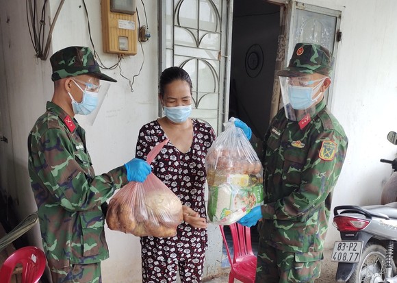 Các địa phương đi chợ giúp dân ảnh 2