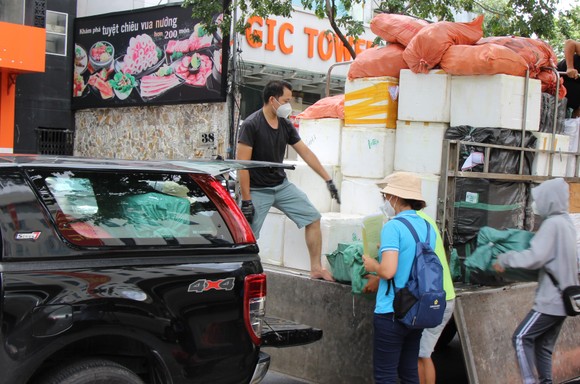TPHCM tiếp nhận hơn 25 tấn hàng hóa các tỉnh hỗ trợ ảnh 1