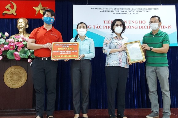 TPHCM tiếp nhận nhu yếu phẩm, vật tư, trang thiết bị y tế chống dịch Covid-19 ảnh 1