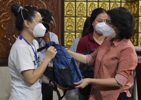 Thêm 23 tình nguyện viên tôn giáo tham gia tuyến đầu chống dịch ảnh 2