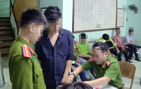 Đột kích quán bar ở quận Phú Nhuận, phát hiện 25 đối tượng dương tính với chất ma tuý ảnh 2