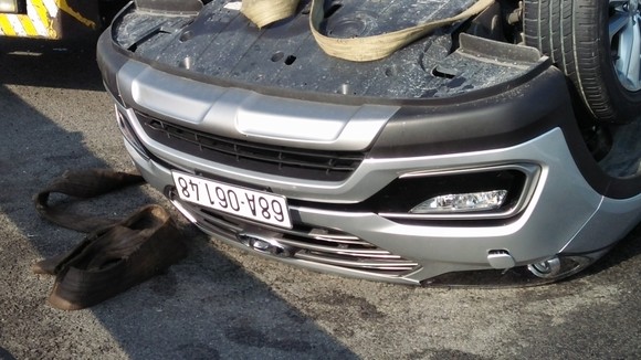 Tai nạn giữa xe ô tô và xe khách trên cao tốc, nhiều người thoát chết ảnh 2