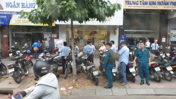 Nam thanh niên nghi dùng súng cướp ngân hàng giữa ban ngày ảnh 2