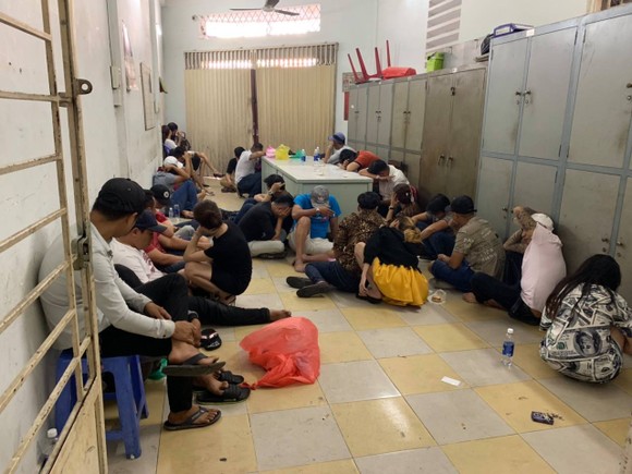 Đột kích vũ trường Đông Kinh, phát hiện 27 dân chơi dương tính với ma tuý ảnh 7