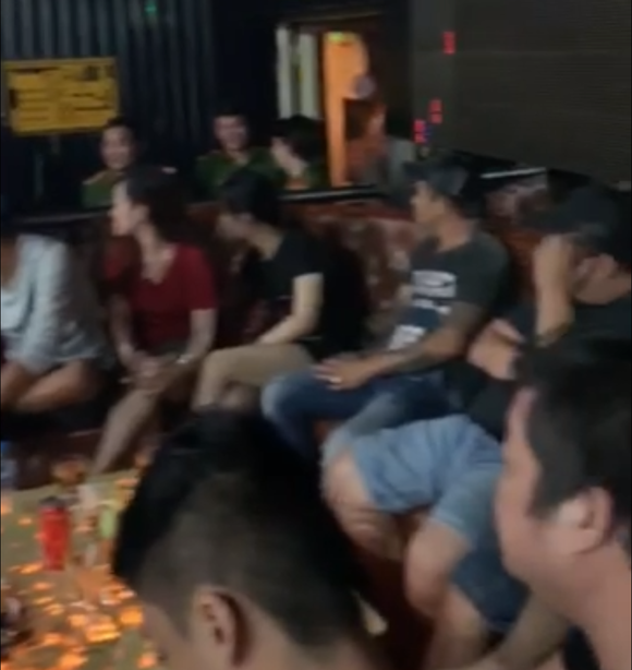 Đột kích vũ trường Đông Kinh, phát hiện 27 dân chơi dương tính với ma tuý ảnh 2