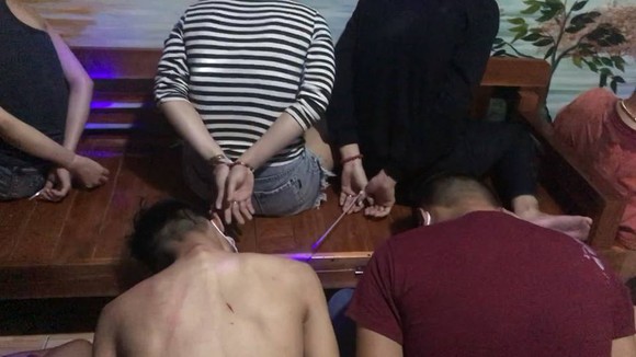 Bí ẩn trong căn nhà cấp 4 có dàn đèn karaoke “khủng” ảnh 3