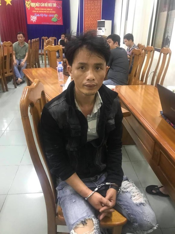 Bắt băng nhóm chuyên dụ đàn ông vào khách sạn mua dâm để trộm hơn 1 tỷ đồng ảnh 2