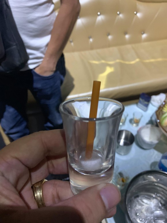 Đột kích tụ điểm ăn chơi ở quận 5, phát hiện nhiều dân chơi dương tính chất ma tuý ảnh 3