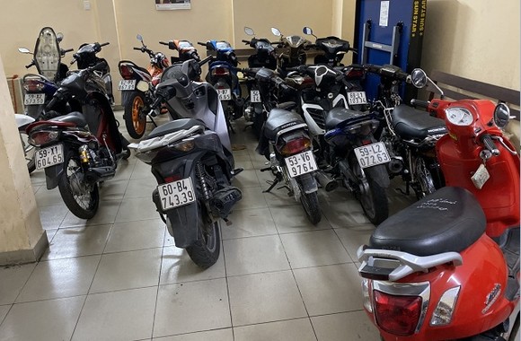 Tìm bị hại của nhóm giả cảnh sát hình sự thực hiện hàng loạt vụ cướp tài sản ở TPHCM và tỉnh Bình Dương ảnh 3