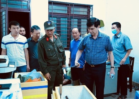 Đột kích sới bạc ven sông, tạm giữ 64 người, thu hơn 1,2 tỷ đồng ảnh 1