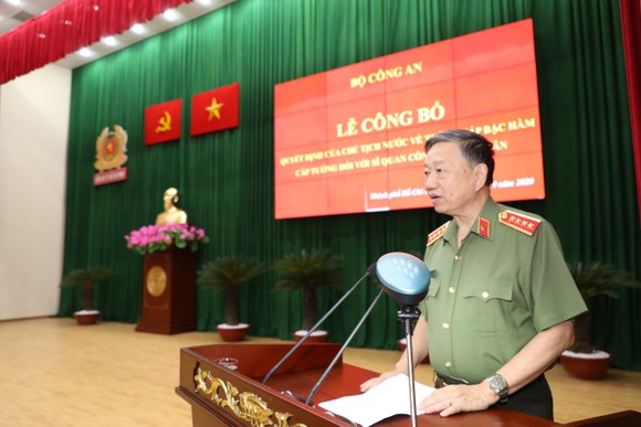 Thăng hàm Thiếu tướng cho Phó giám đốc Công an TPHCM Cao Đăng Hưng ảnh 2
