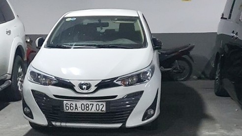 Khởi tố với 2 người nước ngoài vờ mua hàng để cướp giật tài sản ảnh 1