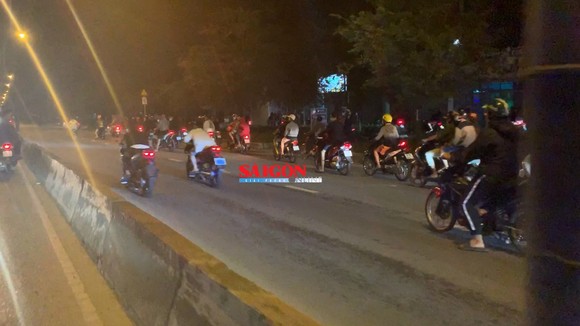 Vụ hàng trăm 'quái xế' bị công an vây bắt ở quận Thủ Đức: Tạm giữ 2 đối tượng ảnh 9