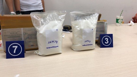 Phát hiện hơn 31 kg ma tuý trong kiện hàng nhập khẩu qua đường chuyển phát nhanh ảnh 4
