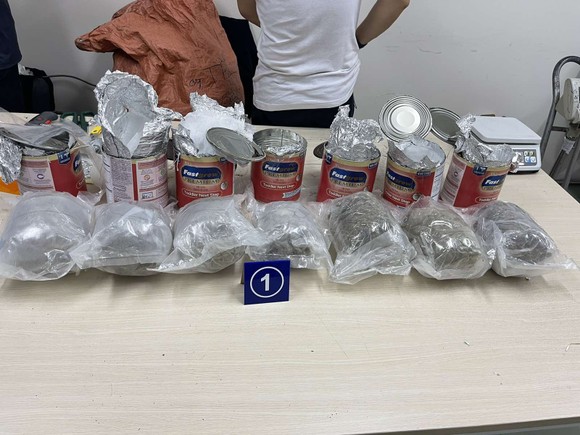 Phát hiện gần 36 kg ma tuý các loại trong lô hàng quà biếu ảnh 9