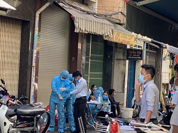 Phong toả con hẻm đường Nguyễn Đình Chiểu do có ca nghi mắc Covid-19 ảnh 6