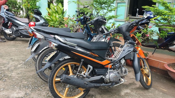 Bắt nhóm trộm cắp tài sản thu nhiều kiếm Nhật, dao tự chế ảnh 2