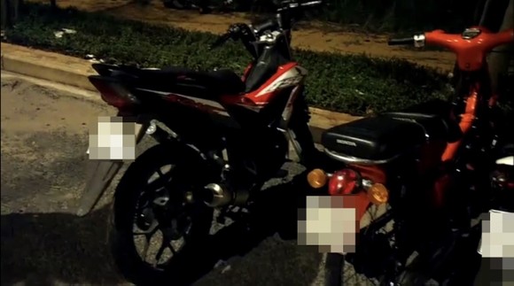 Tạm giữ nhiều 'quái xế' tổ chức đua xe ở quận 7 giữa lúc giãn cách xã hội ảnh 2