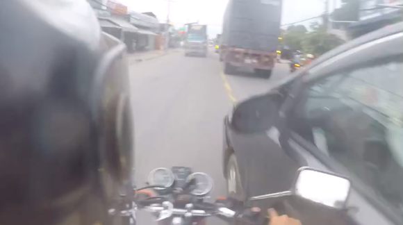 Tài xế ô tô dương tính ma túy tăng ga bỏ chạy sau khi bị CSGT dừng xe kiểm tra ảnh 1