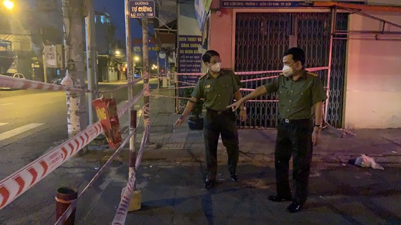 Lãnh đạo Công an TPHCM thăm hỏi, động viên Công an quận 3, quận Tân Bình ảnh 7