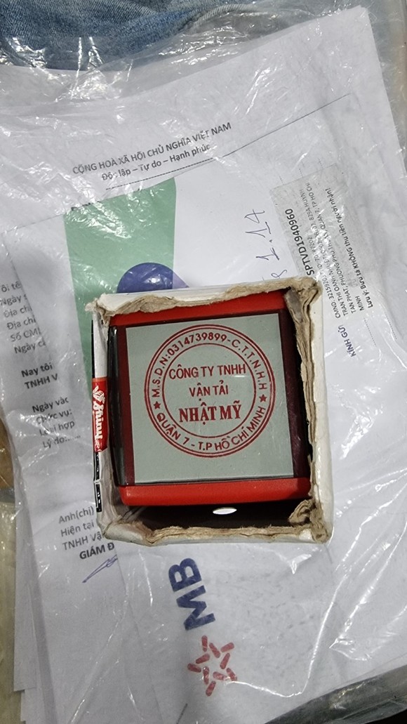 Công an TPHCM bắt nhóm đối tượng làm giả giấy tờ đi đường thu súng, đạn, ma tuý ảnh 3