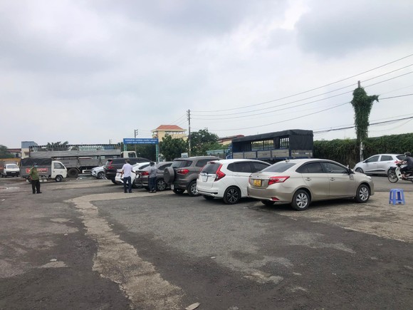 CSGT TPHCM tạm thời không xử phạt tài xế, chủ xe đi đăng kiểm ảnh 1