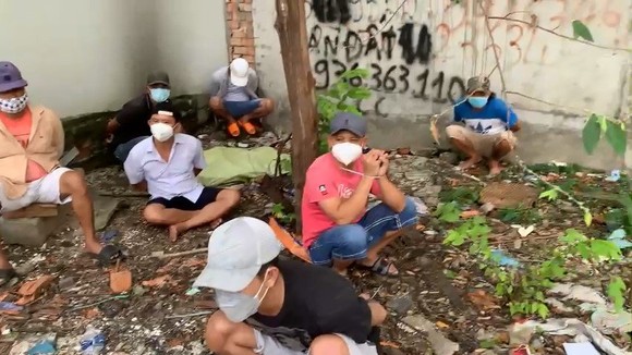 Phá trường gà ở quận Bình Tân, tạm giữ 19 đối tượng ảnh 2